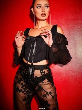 Dollskill/Poster girl  black Lace-Up Cold Shoulder Crop Top - Women